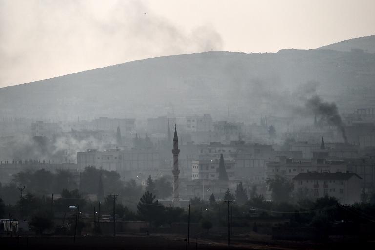 Kobane: arme lansate de americani au căzut în mâinile SI - kobane222-1414047335.jpg