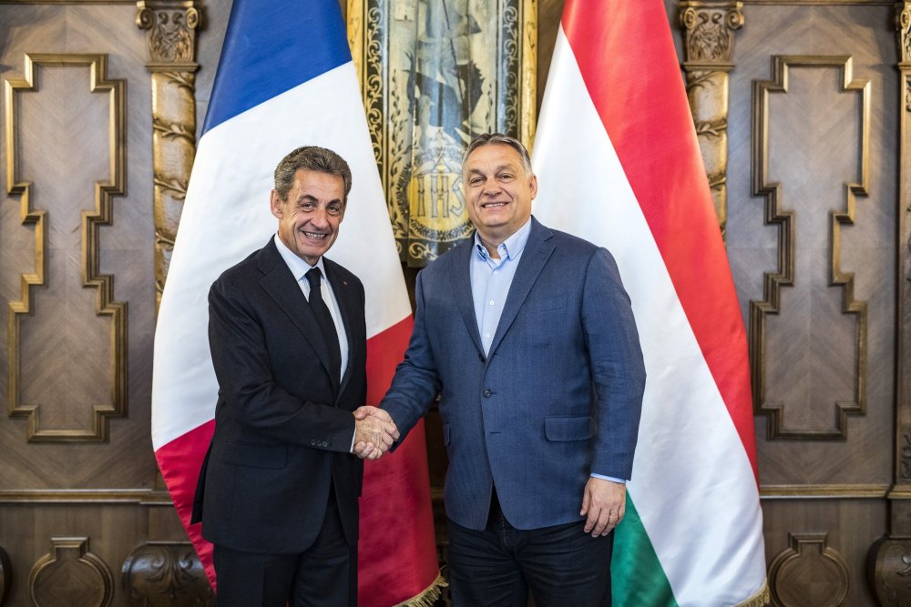La Budapesta, Sarkozy îi ia apărarea lui Viktor Orban - labudapesta-1553453171.jpg