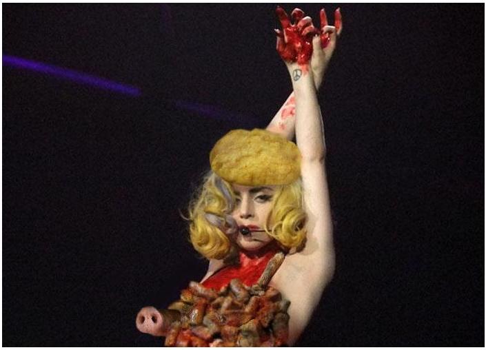 Lady Gaga va purta la București o rochie din pomana porcului - lady-1344176337.jpg