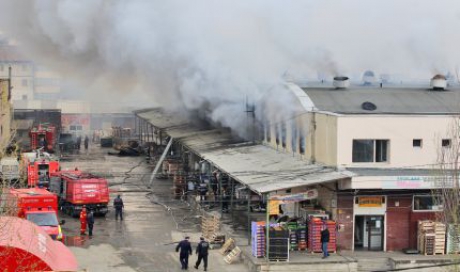 INCENDIU FĂRĂ PRECEDENT: Un complex comercial arde de trei zile fără oprire VIDEO - lalalalal48534100-1334476141.jpg
