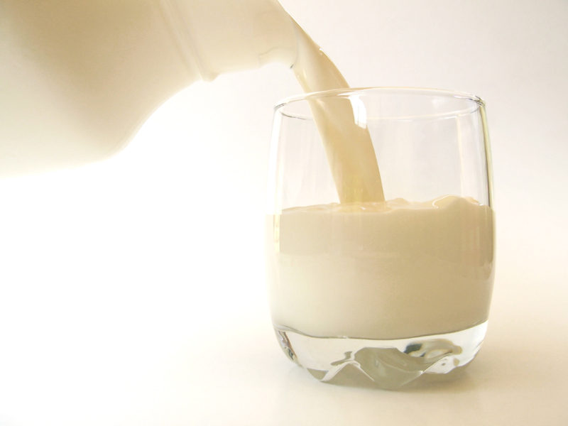 Lactatele, esențiale în hrana copiilor - lapte-1348247454.jpg