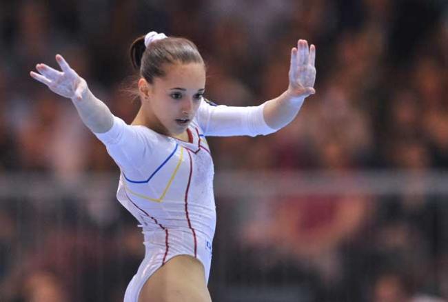 Larisa Iordache, medalie de aur la Cupa Mondială la gimnastică de la Glasgow - larisaiordache-1386438632.jpg
