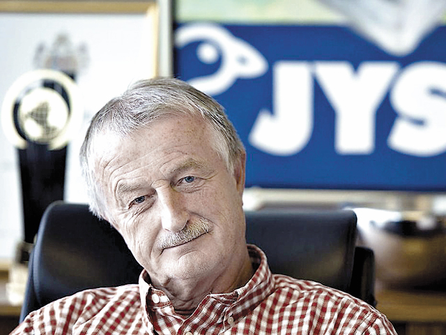 Fondatorul lanțului de mobilă Jysk a murit - larslarsen-1566321920.jpg