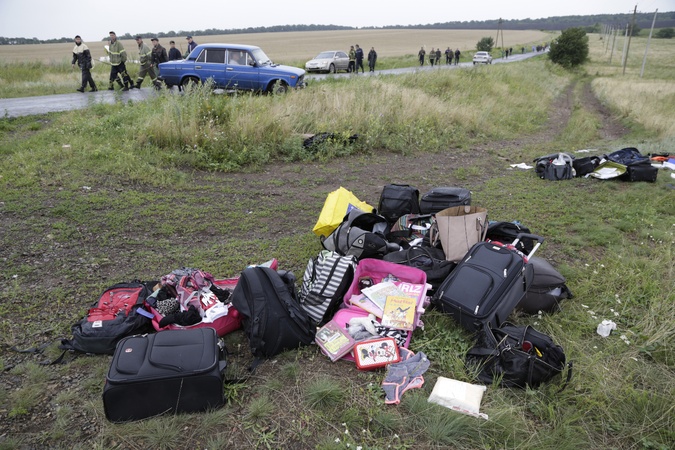 Avionul prăbușit în Ucraina, doborât de proruși cu un sistem luat de la armata ucraineană - leadlarge-1413717559.jpg