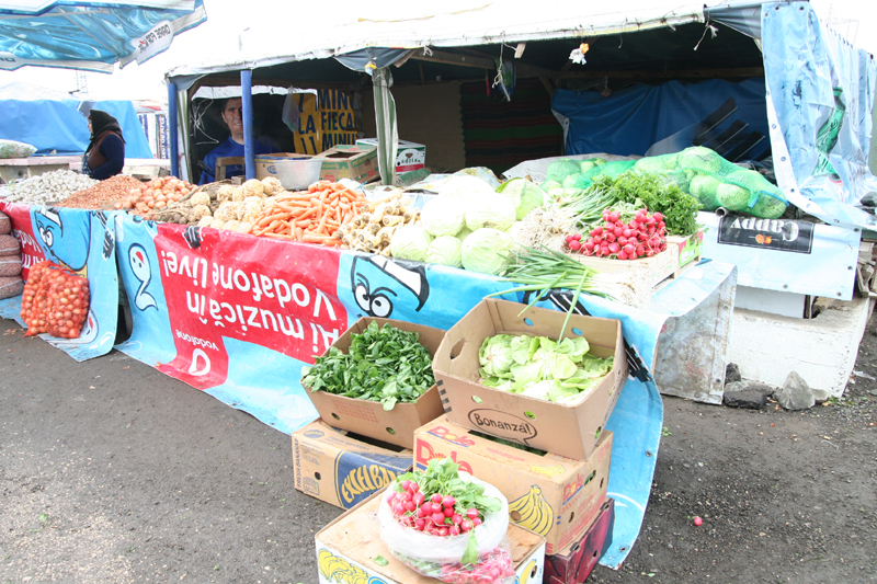 Tone de legume și fructe,  confiscate  din târg - legumesifructeconfiscate-1434296294.jpg