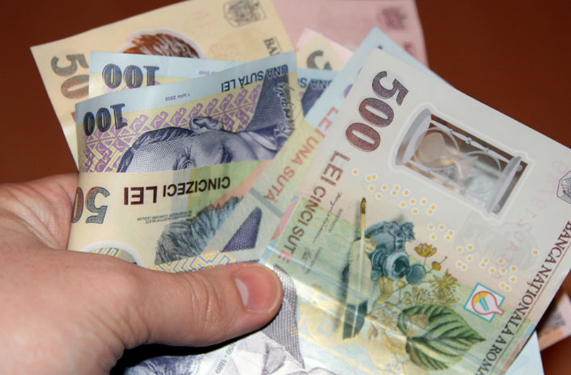 Leul lovește francul elvețian, dar o încasează de la euro și dolar - leul-1435852489.jpg