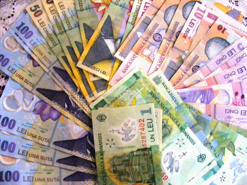 Leul pierde la dolar și francul elvețian, dar pierde la euro - leul-1486569085.jpg