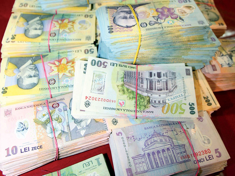 Leul pierde la euro și dolar, dar câștigă la francul elvețian - leul-1524064627.jpg