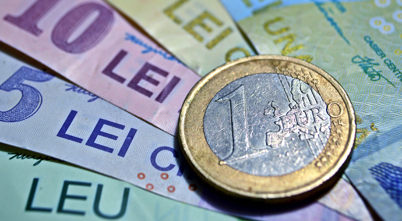 Leul ciupește din euro, dar pierde la dolar și francul elvețian - leul-1526398858.jpg