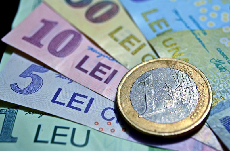 Leul câștigă la euro, dar pierde la dolar și francul elvețian - leul-1528202812.jpg