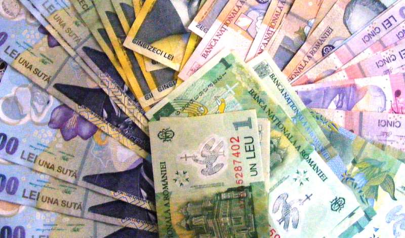 Leul pierde la euro și francul elvețian, dar câștigă la dolar - leul-1528811461.jpg