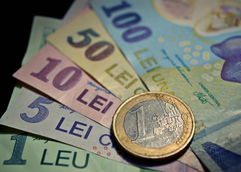 Leul câștigă la euro, dar pierde la dolar și francul elvețian - leul-1551731427.jpg