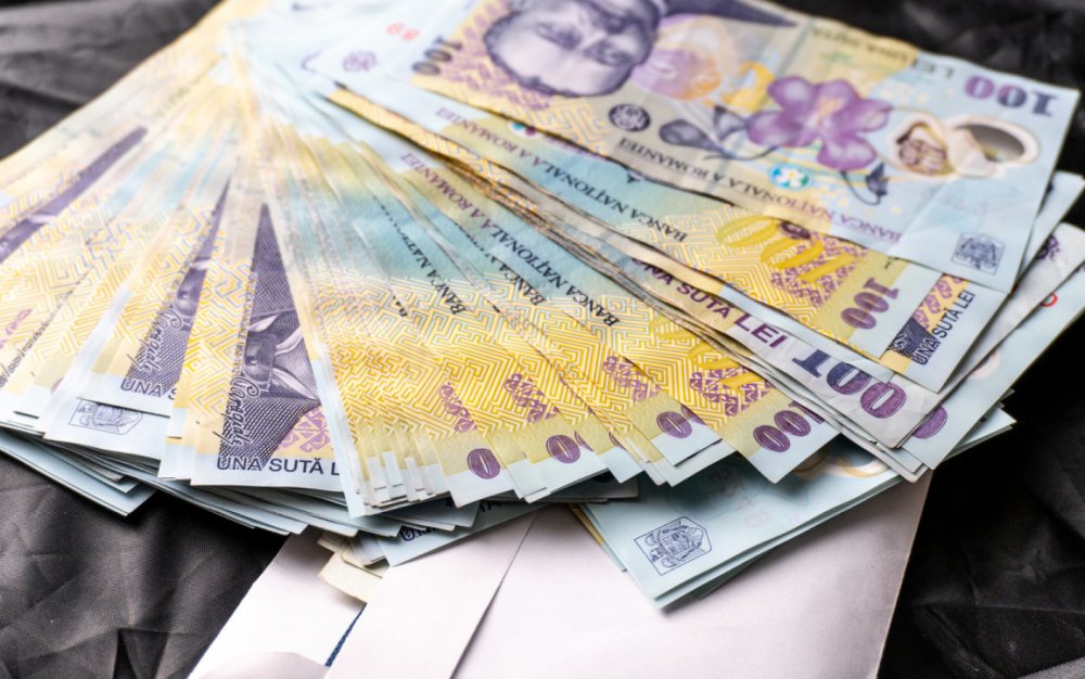 Leul pierde la euro și dolar, dar câștigă la francul elvețian - leul-1600883747.jpg