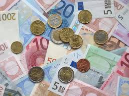 Leul pierde la dolar și francul elvețian, dar ciupește din euro - leul-1602688374.jpg