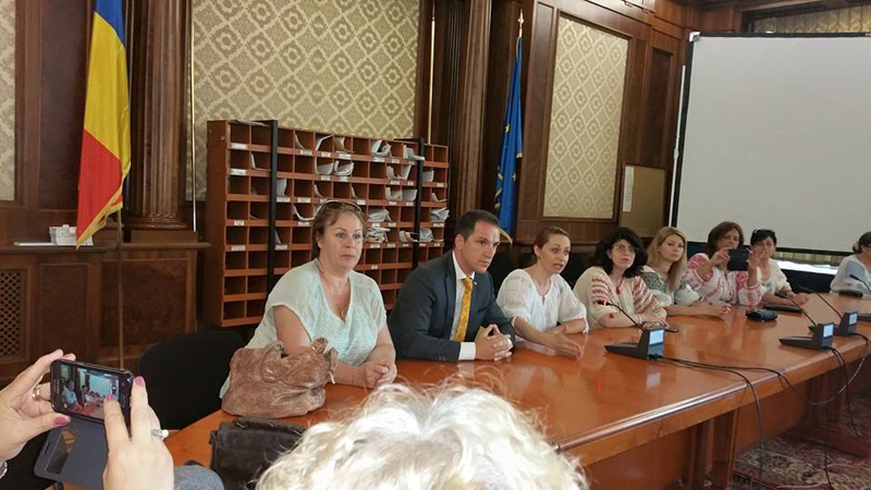 Femeile liberale din Constanța, în vizită la Palatul Parlamentului - liberaledinconstanta-1435249306.jpg