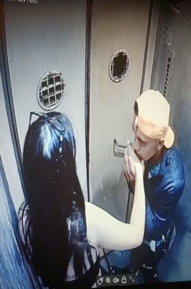 Tânărul de 20 de ani care agresa minore în lift a fost arestat preventiv - lift-1662125375.png