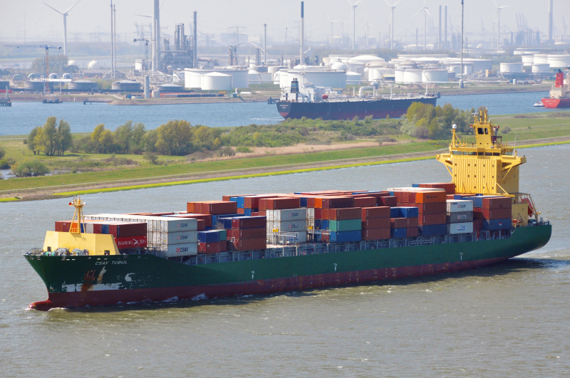 Liniile de transport maritim containerizat se îndreaptă  spre faliment - linideportcontainer-1428334294.jpg