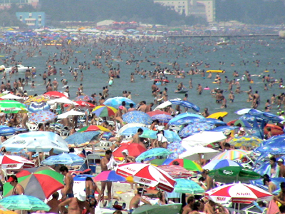 Record de turiști pe litoral - litoralaglomeratie-1310292260.jpg
