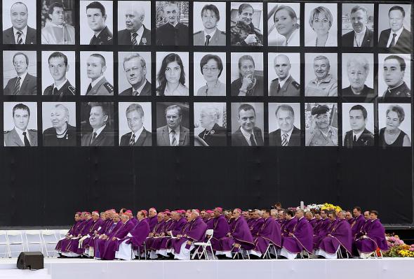 INFORMAȚII ȘOCANTE, în urma tragediei de la Smolesk / DESCOPERIRI ÎNGROZITOARE în sicrie, inclusiv în cel al președintelui Lech Kaczynski - lll-1496557204.jpg