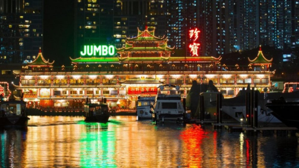 Un faimos restaurant plutitor din Hong Kong s-a scufundat - local-1655821826.jpg