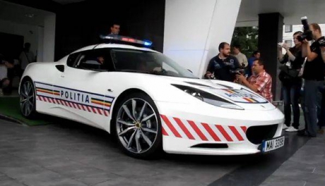 Lotusul de 75.000 de euro al Poliției Rutiere, tras pe dreapta - lotusevora69823900-1324280012.jpg