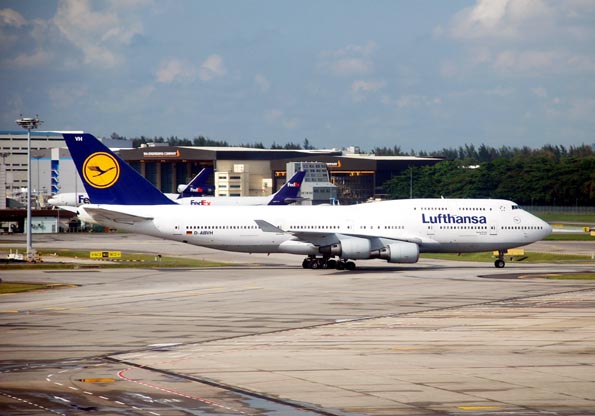 Lufthansa, amenințată de o nouă grevă - lufthansa-1346686661.jpg