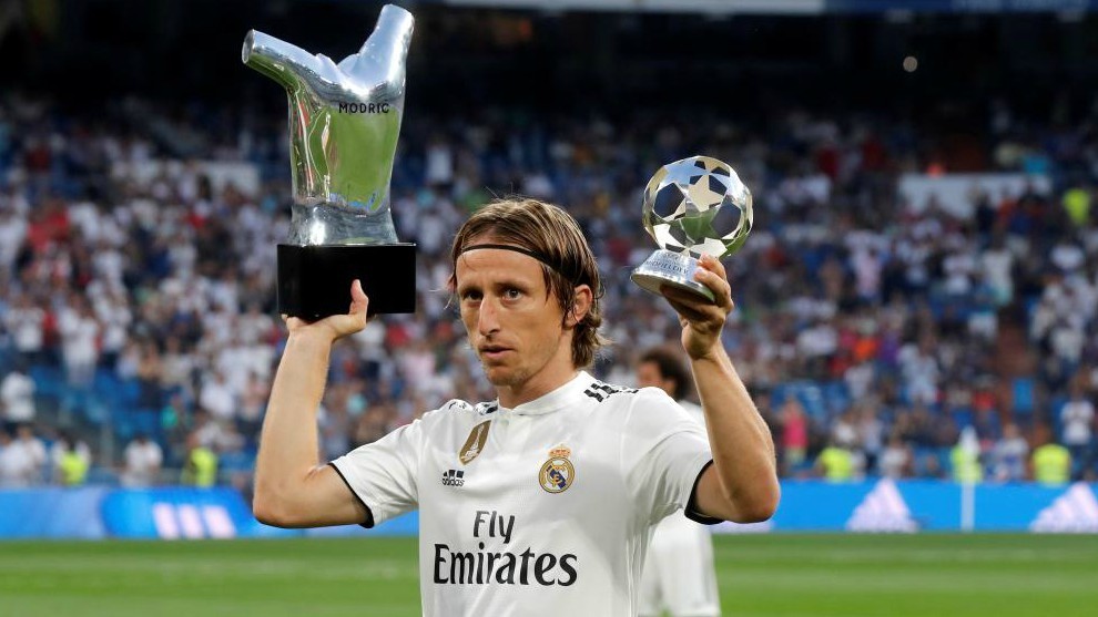 Luka Modric și-a prelungit angajamentul cu Real Madrid - lukamodric-1550998231.jpg