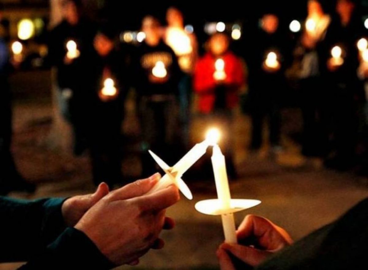Sfânta Lumină de la Ierusalim a ajuns în România - lumina-1714840240.jpg