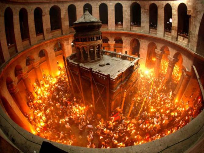 Lumina Sfântă de la Ierusalim a ajuns în România - luminasfanta85904300-1556385895.jpg