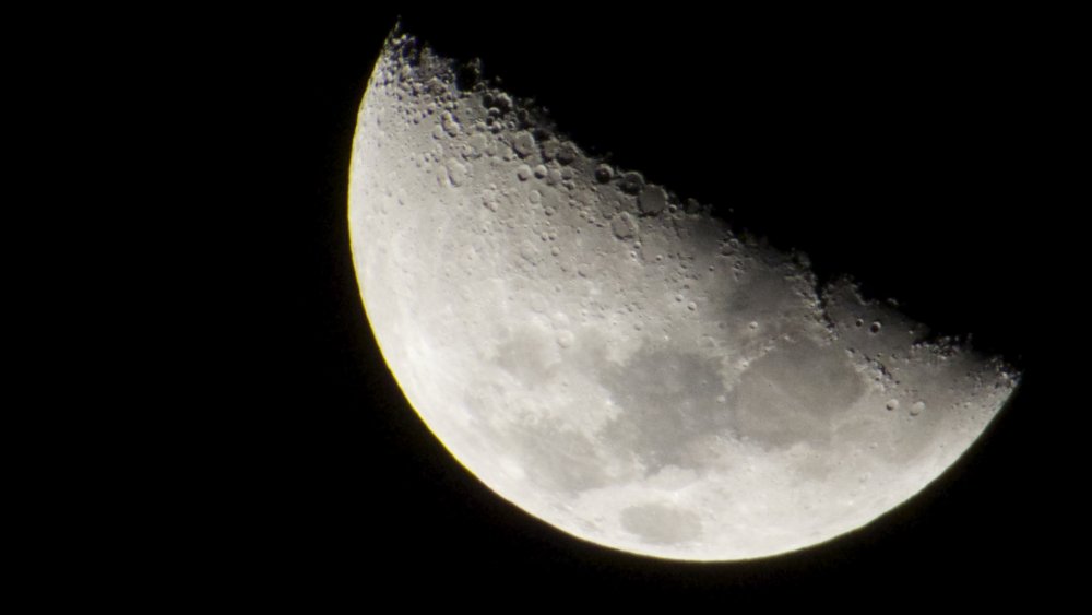 China urmează să exploreze fața întunecată a Lunii - luna-1544265108.jpg
