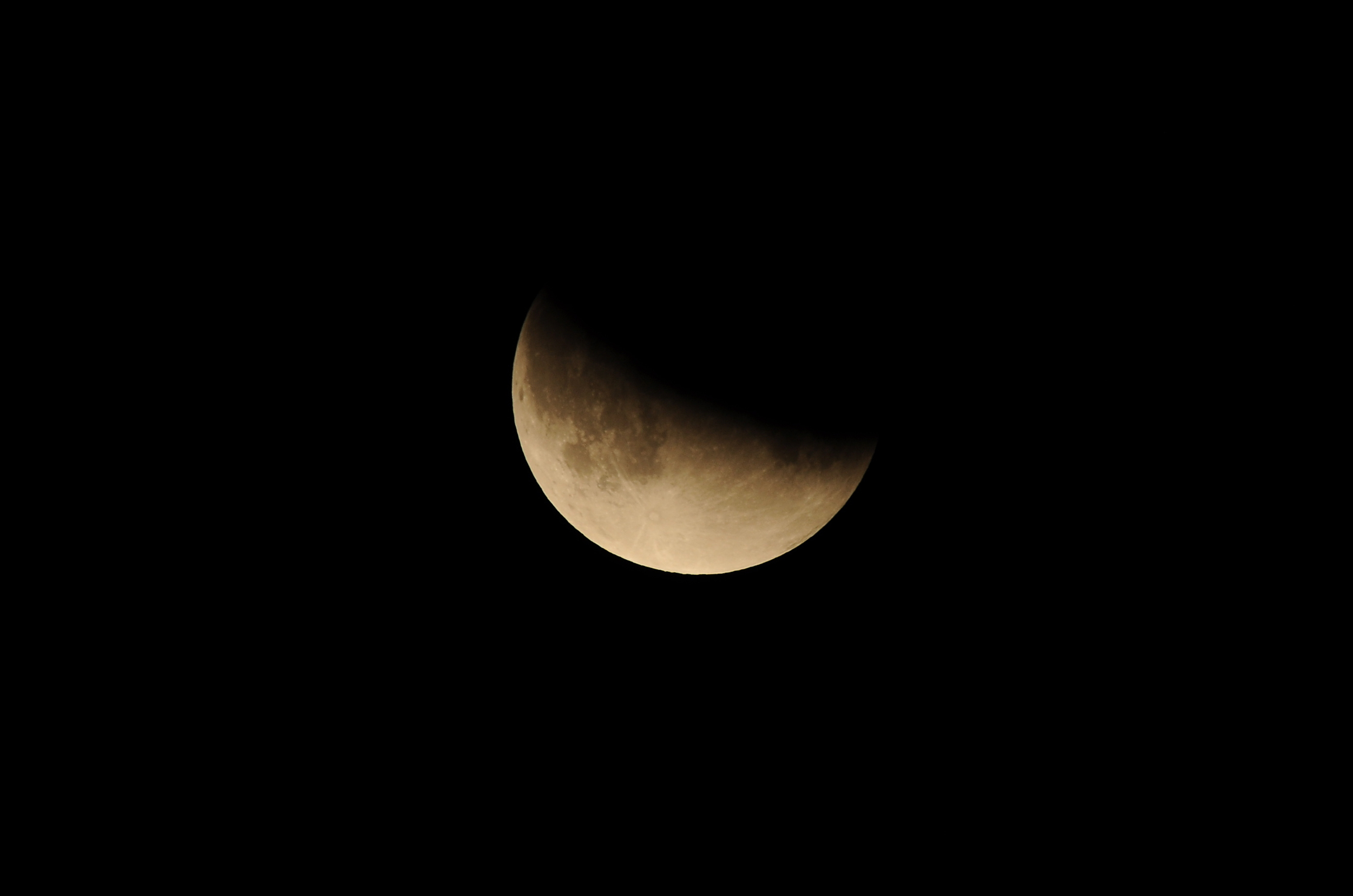 FENOMEN ASTRONOMIC. Eclipsă parţială de Lună, vizibilă în România, AZI - luna-1698473463.jpg