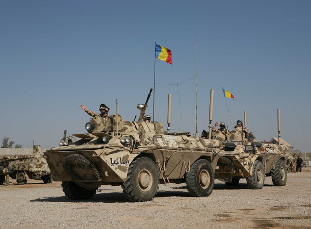 Patru militari români, răniți în Afganistan - lupiinegri-1368966609.jpg