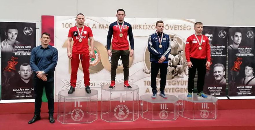Lupte / Medalii pentru români, la turneul din Ungaria. Aur pentru Răzvan Arnăut - lupteungaria-1613297119.jpg