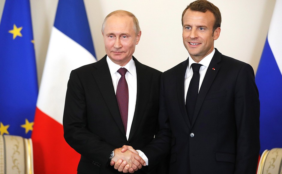 Macron pledează pentru reinventarea unei arhitecturi de securitate între UE și Rusia - macron-1566313980.jpg