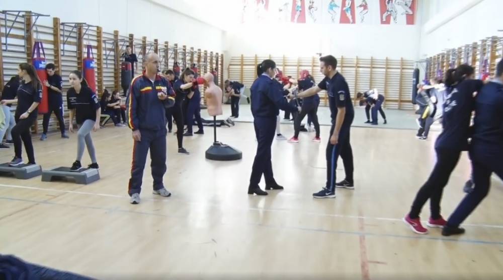VIDEO. Mannequin Challenge a ajuns și în Poliția Română. Ipostaze inedite cu viitorii agenți - mai-1479387328.jpg