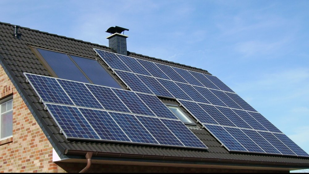 Prosumatorii pot monta mai multe panouri fotovoltaice - maimultepanourifotooltaicesursae-1603710665.jpg