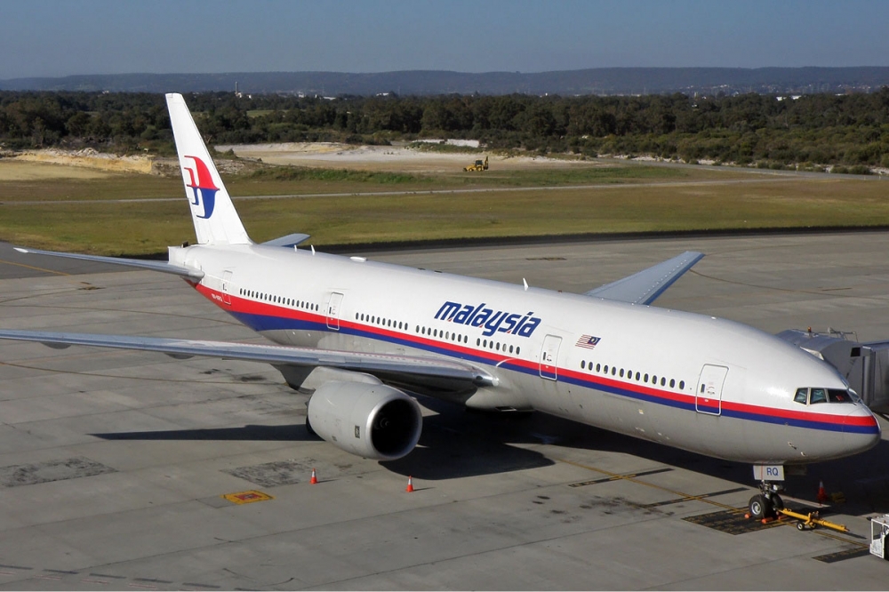 VIDEO. Blestemul Malaysia Airlines se repetă! Un avion Boeing 777 cu 295 de pasageri s-a prăbușit în Ucraina - UPDATE - malaysiaverificaunposibilacttero-1405610391.jpg