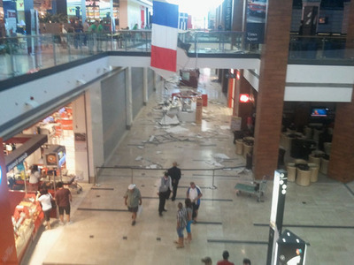 Arad: Bucăți din plafonul din rigips al unui mall s-au prăbușit - mallarad-1347106613.jpg