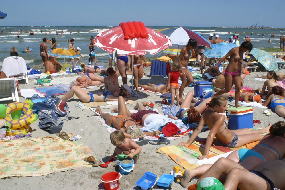 DJS Constanța / Câți turiști au ajuns la mare până la sfârșitul lui iulie - mamaiaplajaaglomeratieturisti15-1347875934.jpg
