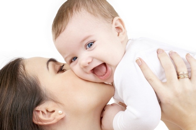 Mamele pot apela Telefonul Copilului pentru sfaturi privind nevoile și îngrijirea nou-născutului - mamasicopilul1407150746-1410532000.jpg