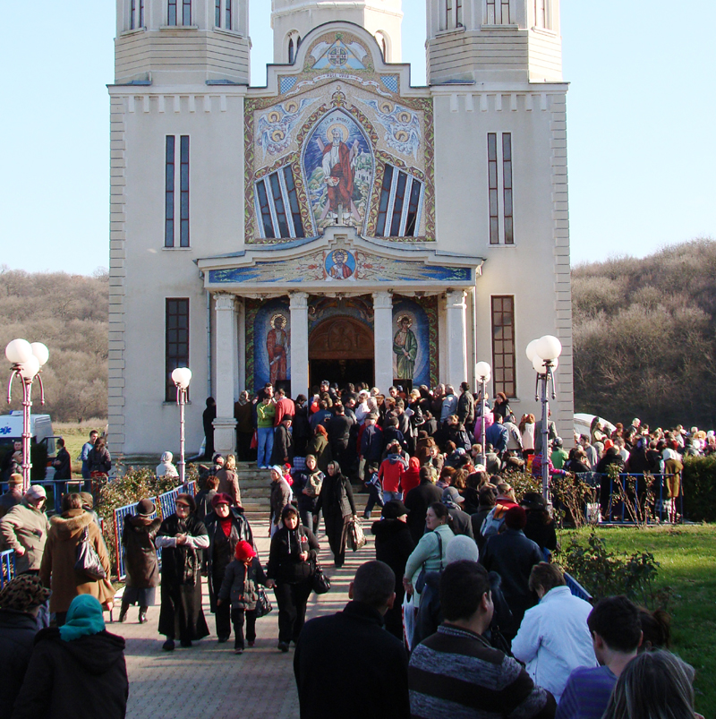 Mii de constănțeni sunt așteptați la Mănăstirea Sf. Andrei - manastireapesterasfandrei-1448648832.jpg