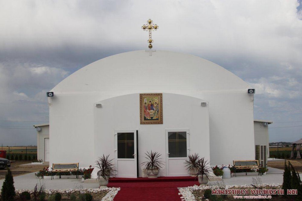 Credincioșii sunt așteptați la hramul Mănăstirii Văcăreștii Noi - manastiresursafacebook-1593620376.jpg