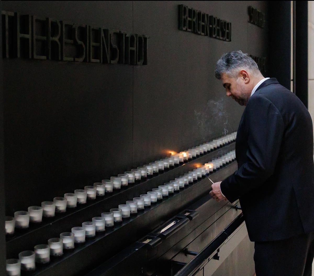 Premierul Ciolacu a vizitat Muzeul Memorial al Holocaustului, la începutul vizitei la Washington D.C. - marcel-t-1701626459.jpg