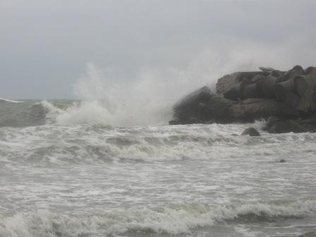 Furtună puternică în Constanța și pe mare. Porturile au fost închise - mareaneagra-1318832560.jpg