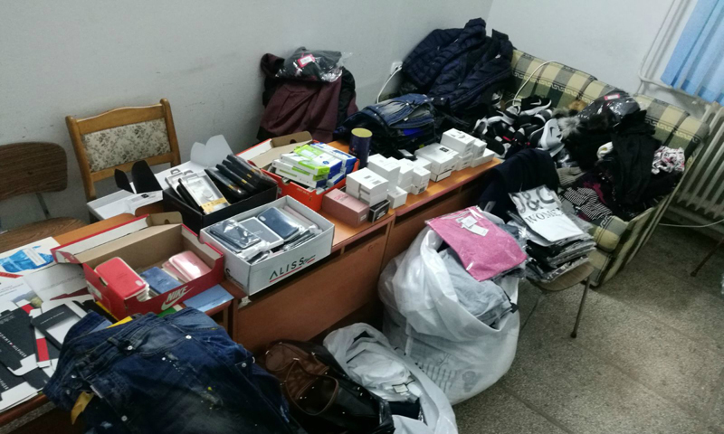 Mărfuri contrafăcute, confiscate de polițiștii de frontieră - marfuri-1521826735.jpg