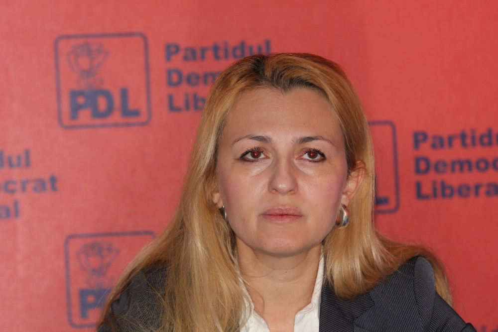 Maria Stavrositu demisă de la șefia PDL Constanța, Mihai Petre dat afară din partid - mariastavrositu13-1340898651.jpg