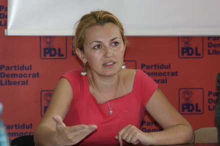 Deputatul PDL Maria Stavrositu, indignată că parlamentarii USL au lipsit de la votul la Legea Lustrației - mariastavrositu2-1330523961.jpg