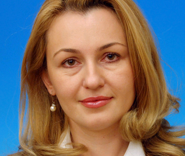 Deputatul Maria Stavrositu o ia la bani mărunți pe Ecaterina Andronescu - mariastavrositu2-1347362036.jpg