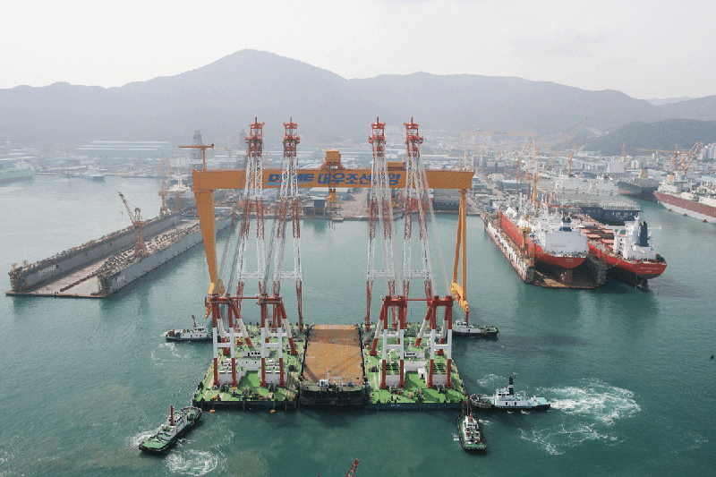 Marii constructori de nave sud-coreeni s-au concurat prostește - mariiconstructoridenavecopy-1438524101.jpg