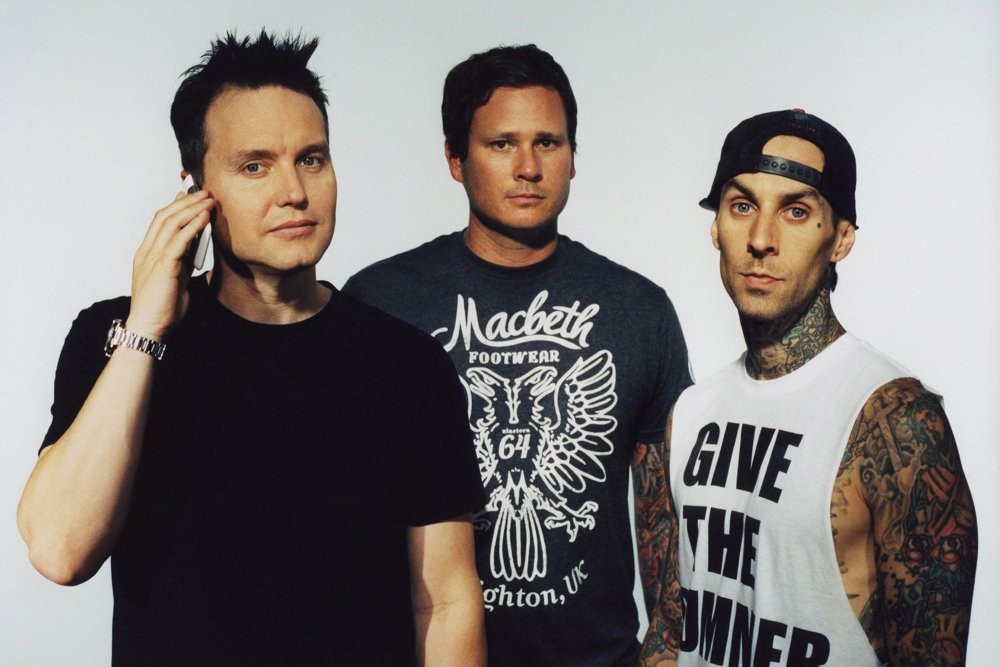 Basistul trupei Blink-182, Mark Hoppus, suferă de cancer - markhoppustravisbarkertomdelonge-1626616291.jpg